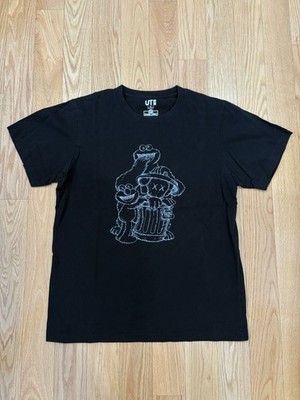 KAWS Uniqlo Sesame Street T-Shirt Adult M Companion Black Cookie Monster Elmo