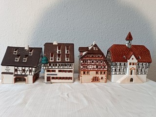 vier große Lichterhäuser der Marke Leyk Handarbeit Weihnachtsdörfer