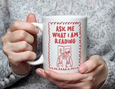 Frag mich was ich lese Tasse Buchliebhaber Tasse Lesetasse süß Lesergeschenk kuschelig