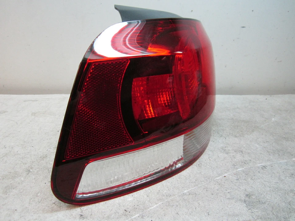 em90424 VW Volkswagen Golf GTI 2010 2011 2012 2013 LH Taillight OEM - Image 3 of 4