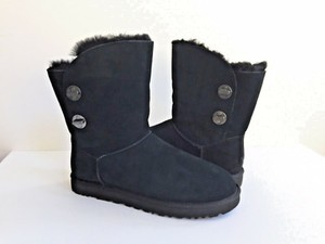 ugg turnlock boot