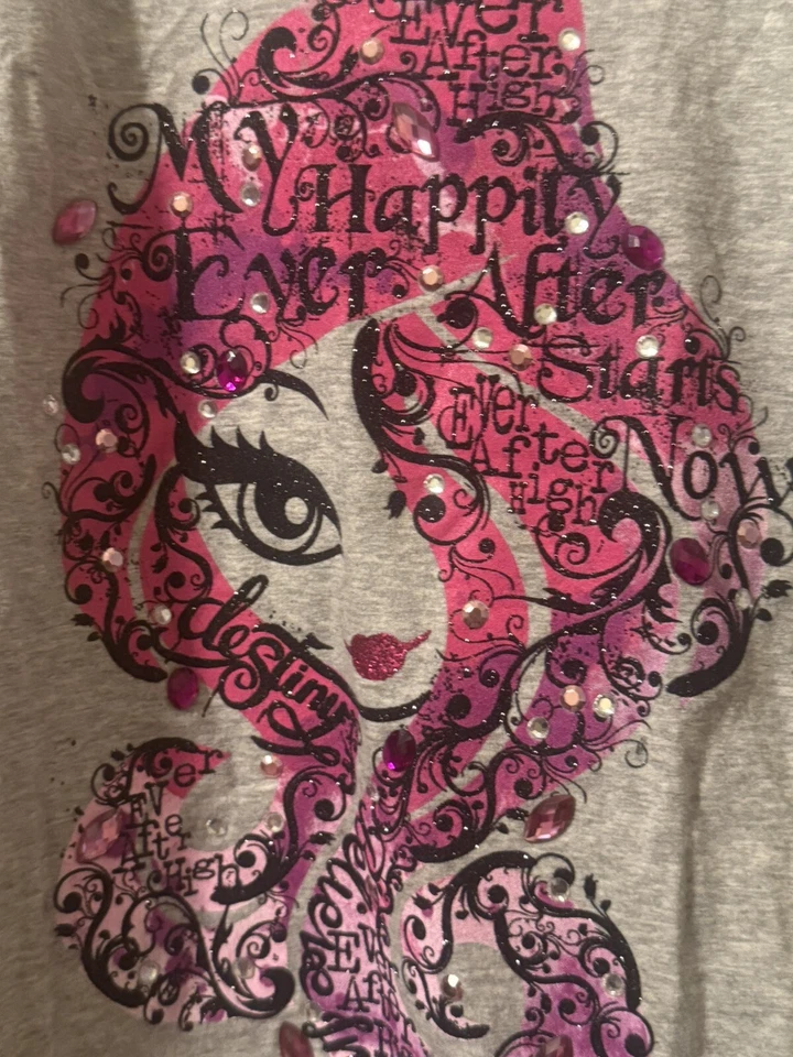 Justice Ever After High, серая и розовая, с заклепками, графический логотип, футболка с открытыми плечами; 7 - Изображение 4 из 4