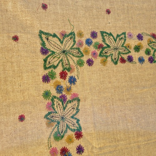 Vtg Embroidered Linen Tablecloth Beautiful Flowers Floral Plants 59x49 Beige - Picture 10 of 16