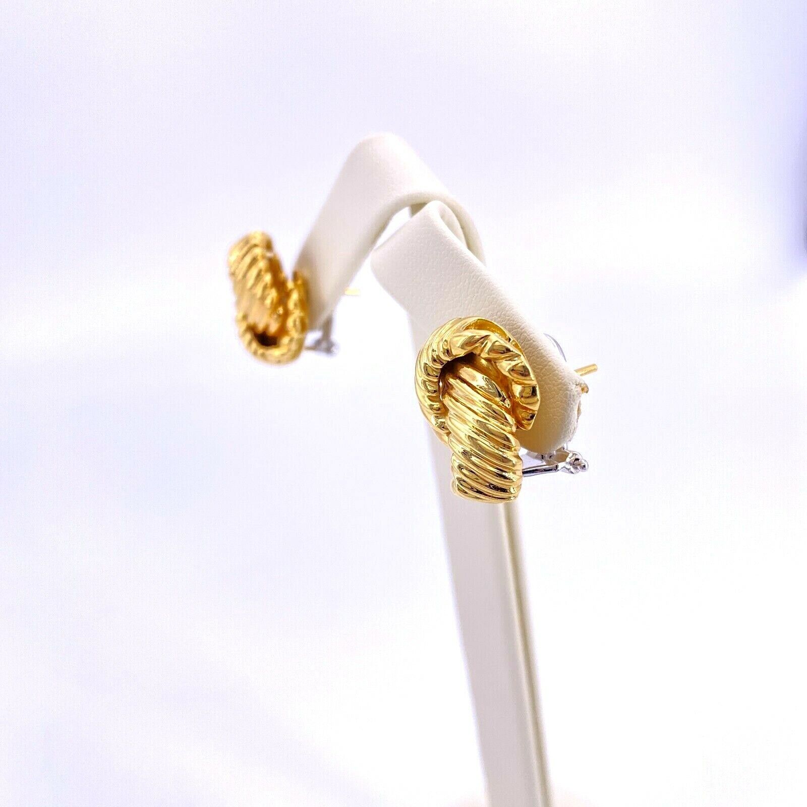 Italian Ribbed Knot 18K Yellow Gold Earrings - image 3