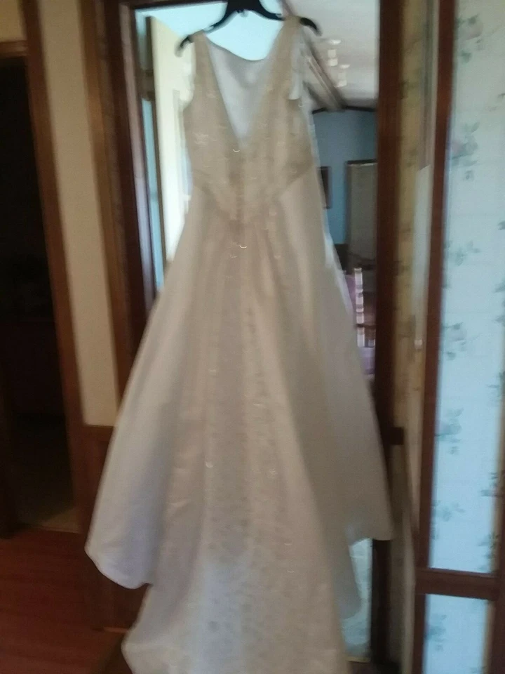 vestido de novia oleg cassini Foto 3 de 4