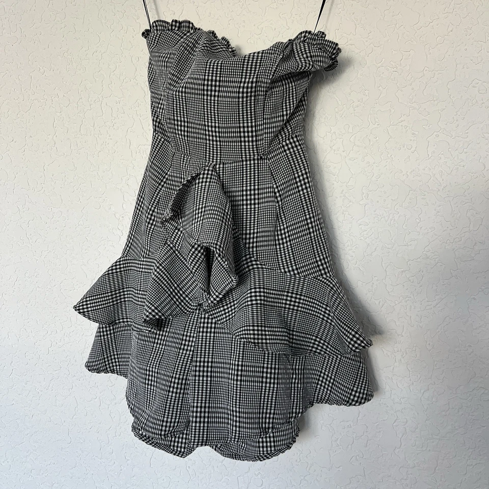 Vestido Mameluco Taylor Swift Street Guinga Volantes Sin Tirantes B&W Mini Mono S Foto 2 de 4