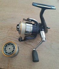 ANGELROLLE DAIWA REGAL 1500XI mit ERSATZSPULE