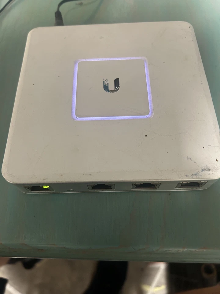 Ubiquiti UniFi Security Gateway (USG) and Cloud Key (UC-CK) Bundle - Image 3 of 4