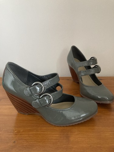 Grey Patent Clarks Wedge Heeled Ladies Double Strap Shoes Size 6.5 - Picture 4 of 6