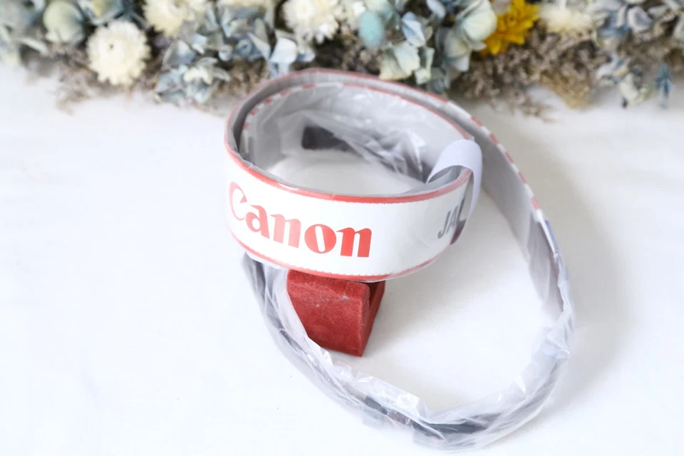 Винтажный ремешок Canon 2 дюйма с широким вырезом для однообъективных зеркальных фотоаппаратов - красный/белый - Изображение 2 из 4