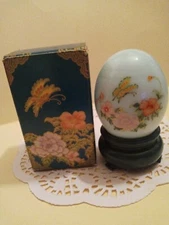 Vintage Avon "ORIENTAL EGG -Delicate Blossoms Cologne 1 oz. Egg is Empty. Nice !