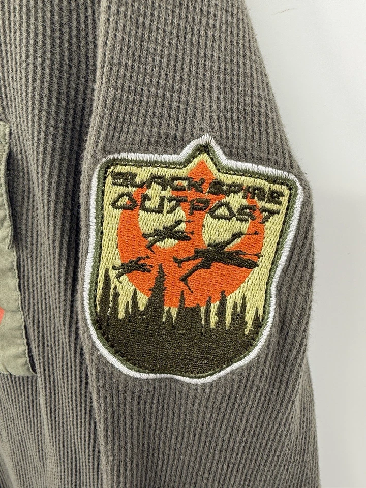 Camisa Disney Star Wars Galaxys Edge média preta Spire Outpost manga longa - Imagem 3 de 4