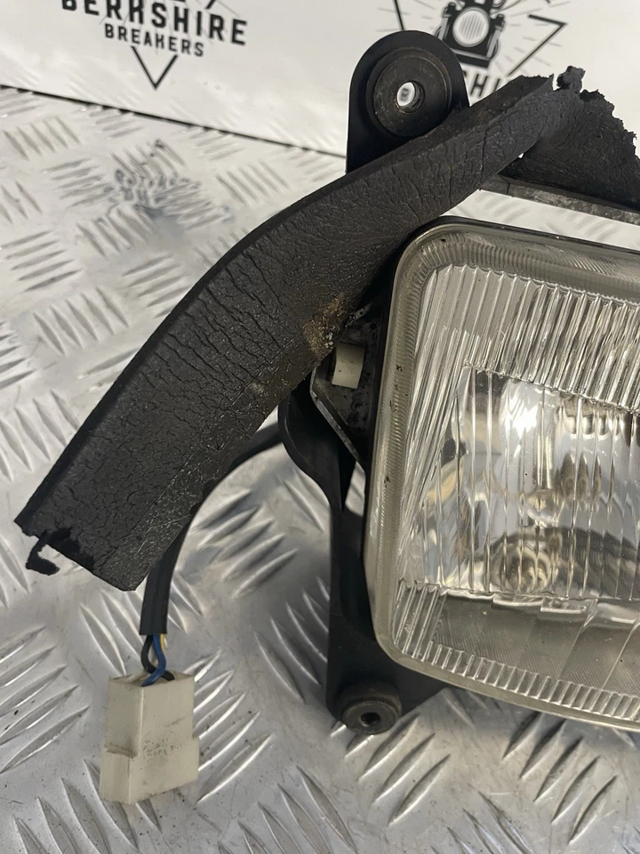 TRIUMPH DAYTONA TROPHY 900 FARO FARO LUZ LÁMPARA CONJUNTO Y SOPORTE OEM Foto 3 de 4