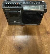 Panasonic RQ-548S, an FM/AM radio cassette recorder Working