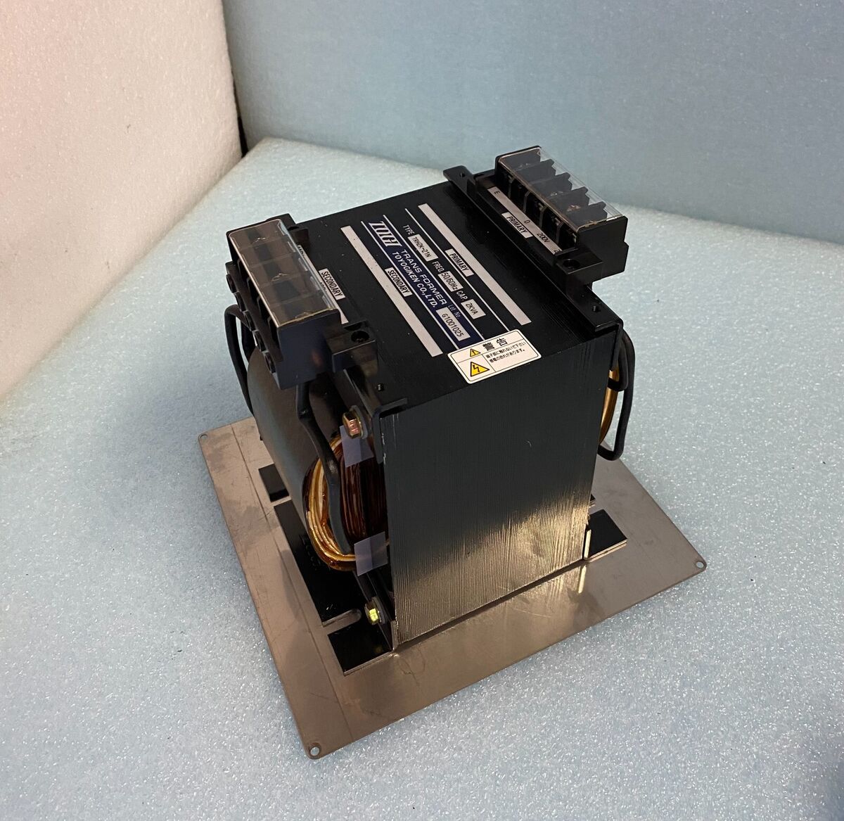 TOYOGIKEN Transformer TRH2K-21N, 2KVA, Primary: 200V/220V TOYOGIKEN Transformer TRH2K-21N, 2KVA, Primary: 200V/220V