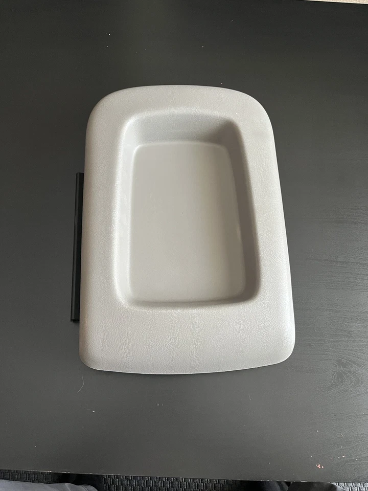 2003 - 2006 Tahoe Avalanche Yukon Silverado Center Door Lid Armrest OEM - Image 2 of 4