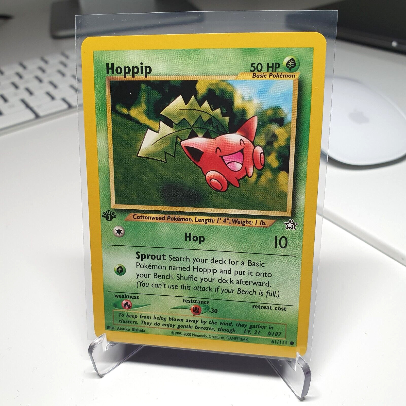 Pokemon card Hoppip 1st Edition 61/111 Neo Genesis Near Mint