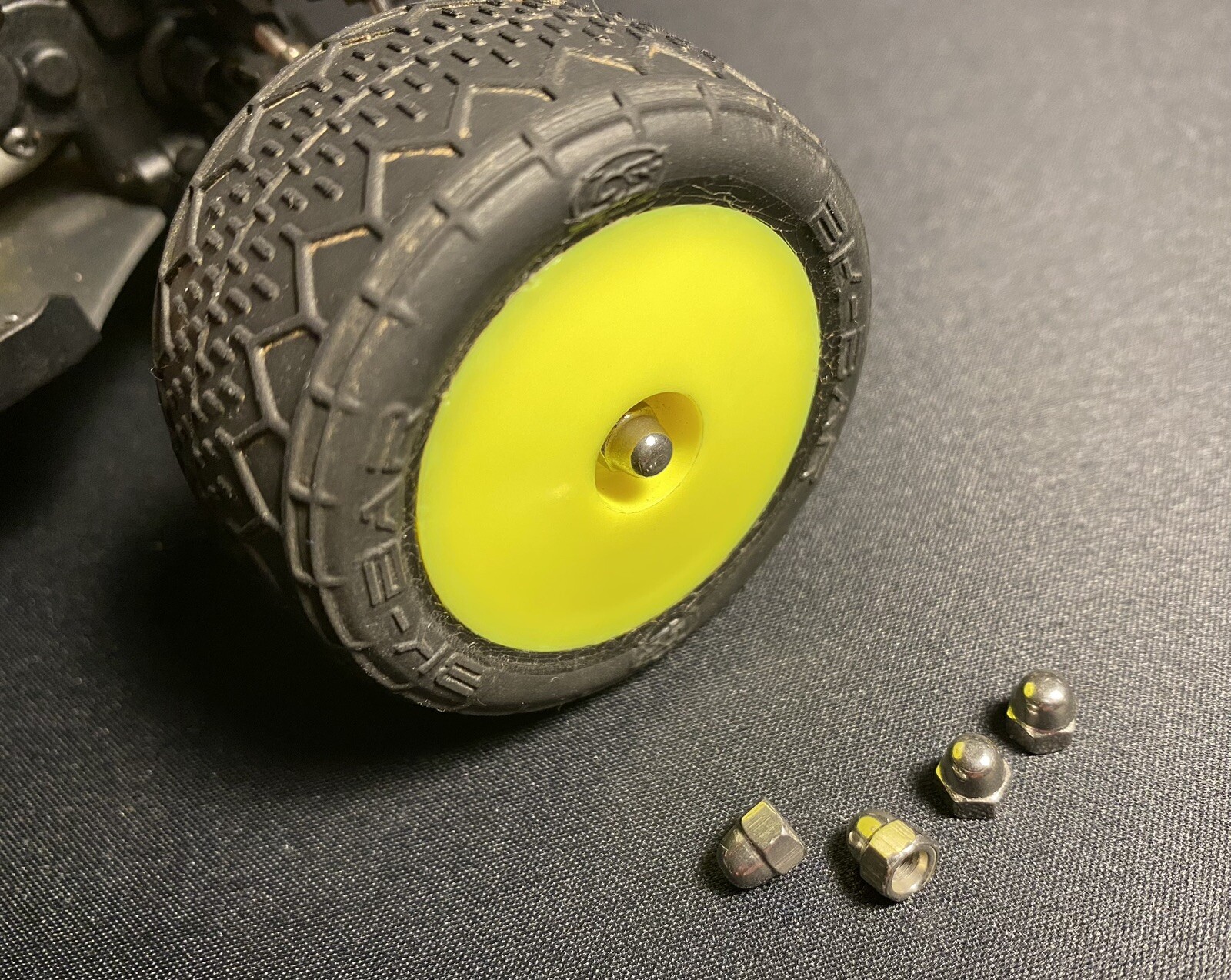 Jeu D'arbres Supérieurs Durcis Anodisés Hot Racing Pour Losi Mini-B/T 2.0 - Référence MTT1000H