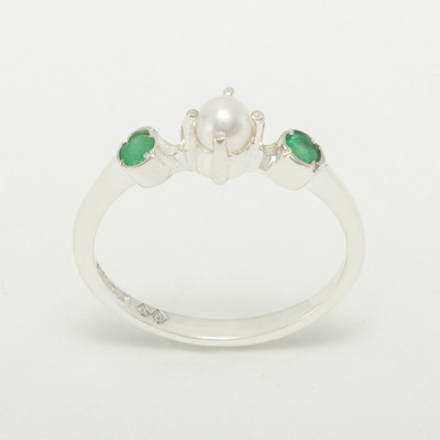 925 Sterling Silver Pearl & Emerald Womens Trilogy Ring - Sizes 4 to 12 ...