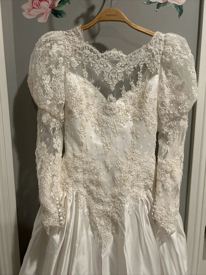 VESTIDO DE PRINCESA BORDADO LENTEJUELAS TALLA PEQUEÑA MARFIL BODA VINTAGE AÑOS 90 Foto 2 de 4