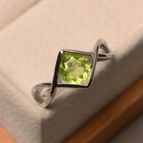 Green Peridot Women Ring Natural Round Gemstone 925 Sterling Silver Ring - Picture 3 of 5