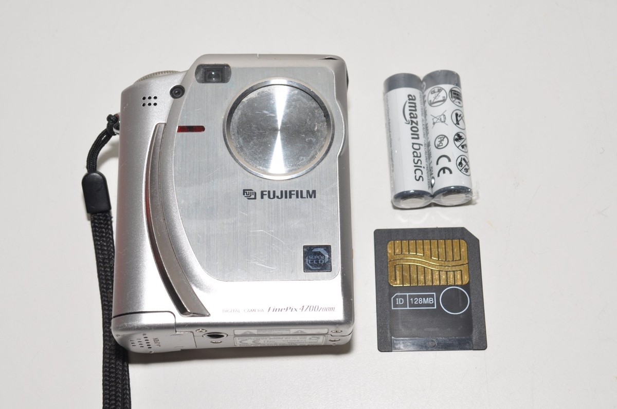 Fujifilm FinePix 4700 Zoom Compact Y2K Digital Camera w/ 128MB