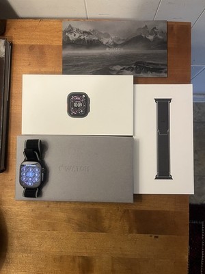 Apple Watch Ultra 3 49mm GPS+Cell Titanium w/ M/L Charcoal Trail Loop MF1H4LW/A