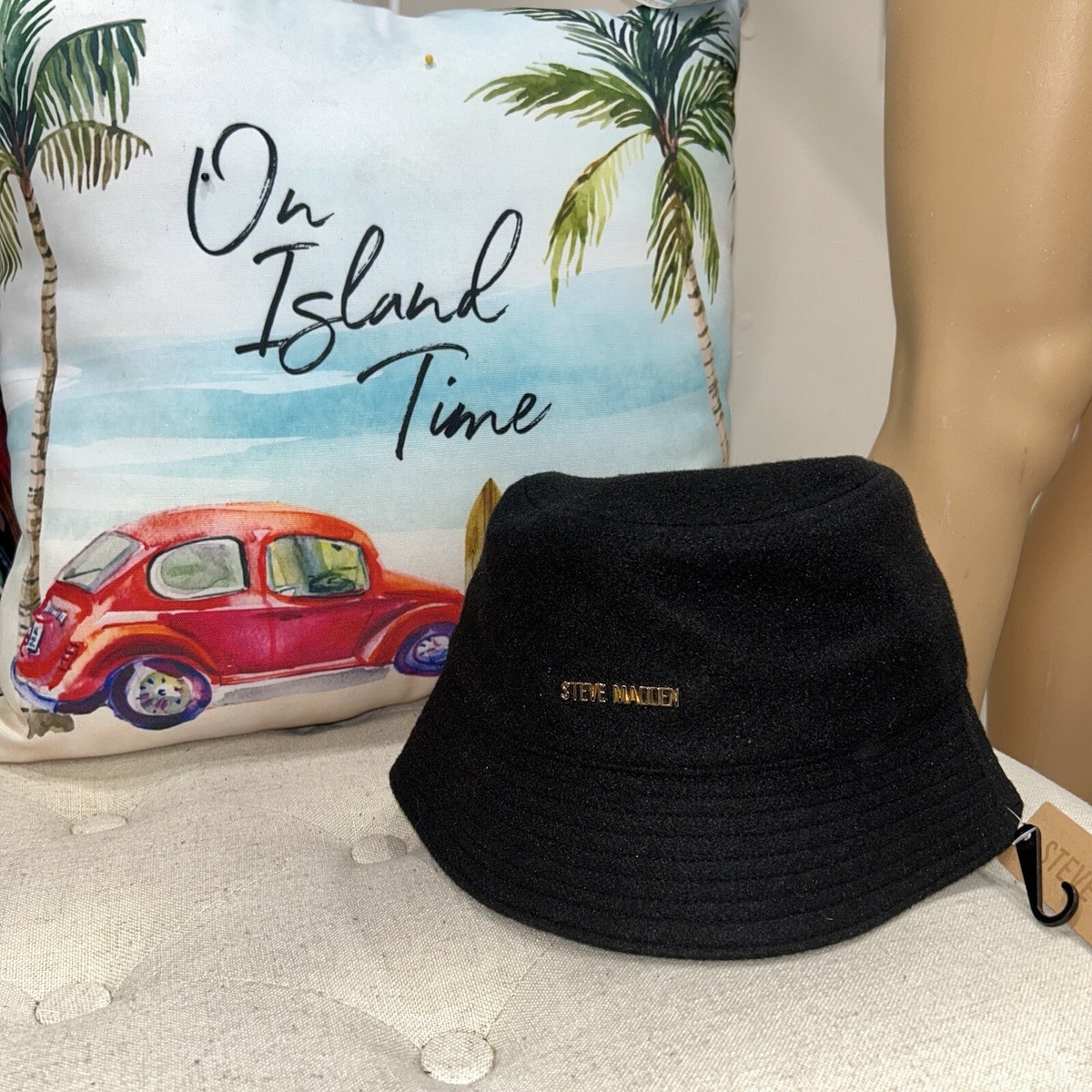 Steve Madden NWT! Women display picture 3