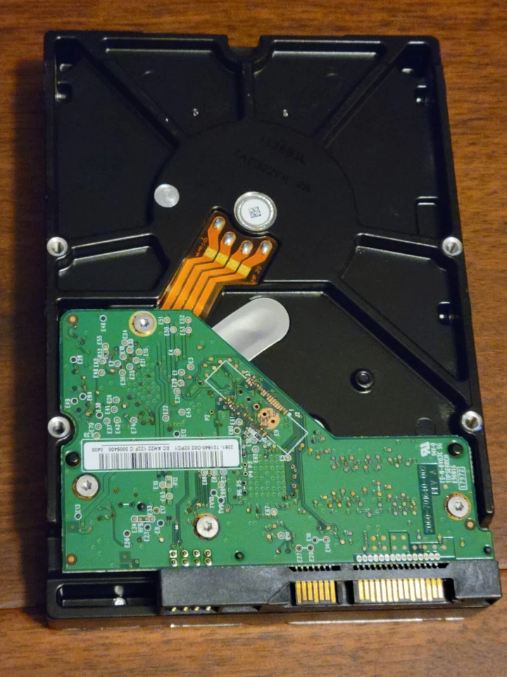 Western Digital Caviar Blue SATA WD6400AAKS-00E4A0 640GB 3.5" Hard Drive - USA - Image 2 of 4