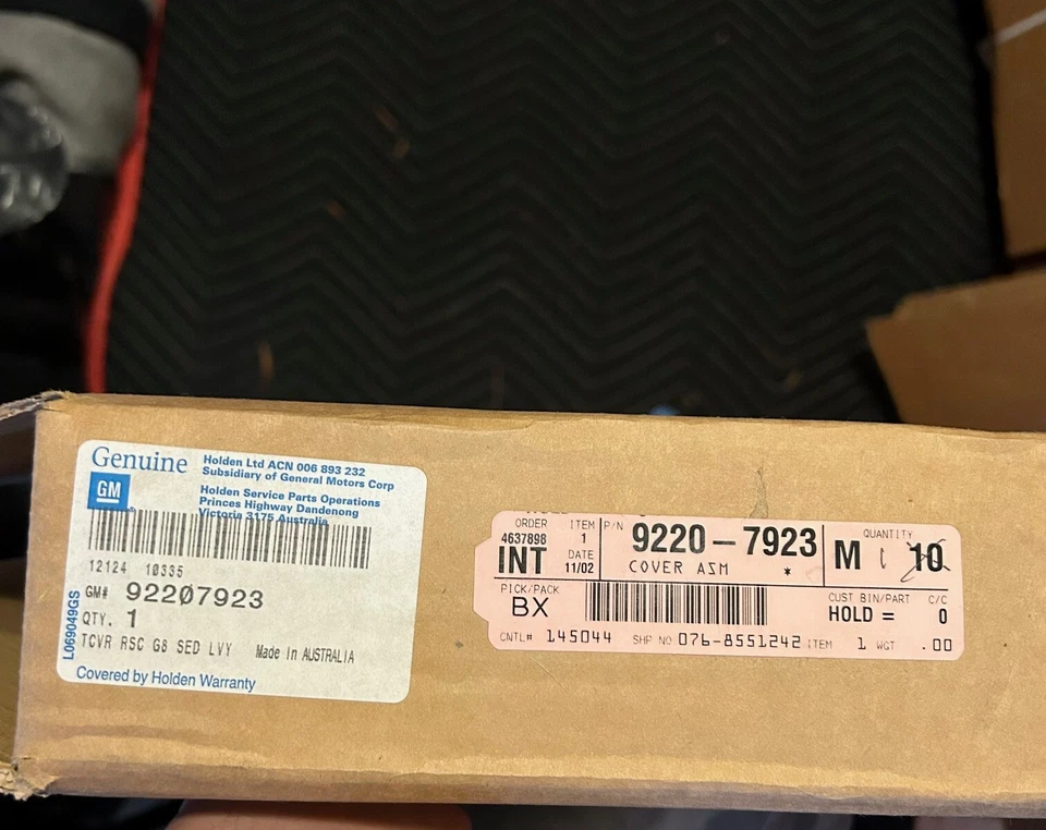 Новый из старых запасов новый оригинальный производитель 2008-2009 Pontiac G8 задний нижний чехол на сиденье черный (оникс) подлинный GM - Изображение 3 из 3