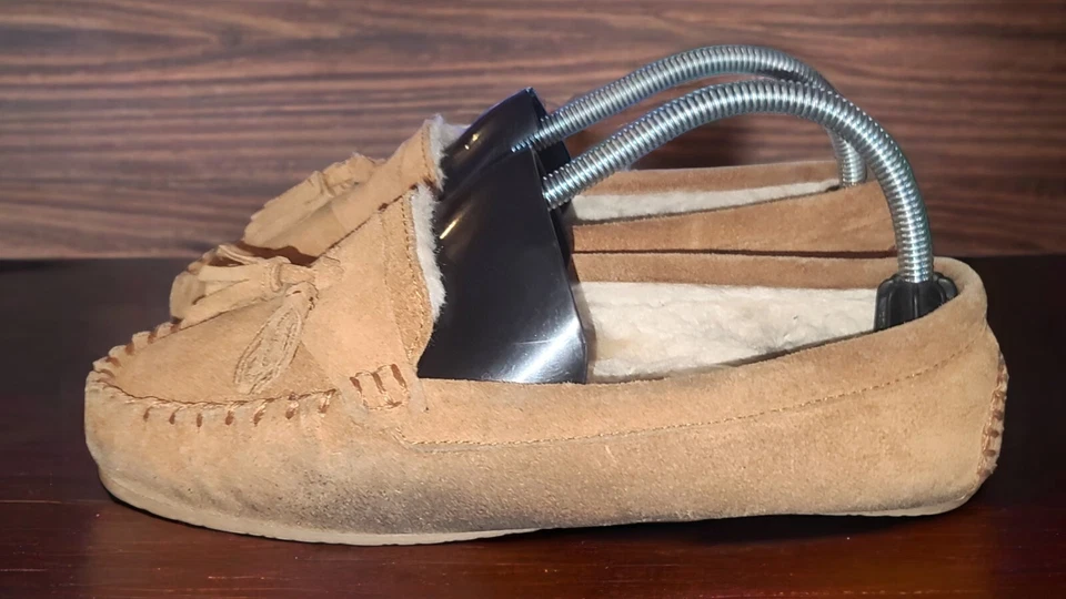 Zapatos Zapatilla Minnetonka Para Mujer Cuero Gamuza Tostado Sin usar, en caja, Borla Talla EE. UU. 8 Foto 3 de 4