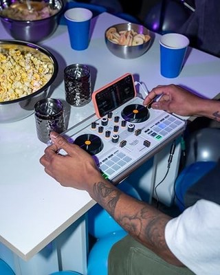HERCULES DJCONTROL MIX ULTRA   MOBILE DJ CONTROLLER FOR SMARTPHONES - WHITE