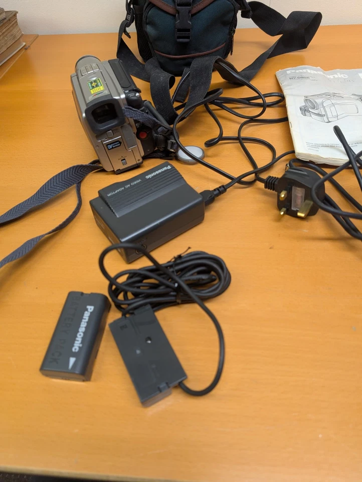 Panasonic Camcorder NV-DS5  Video Camera 20x Digital Zoom With Accessories A16 - Image 2 of 4