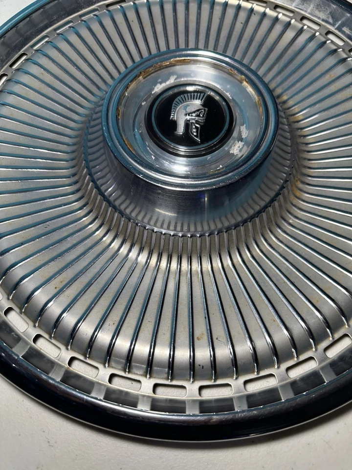 1971 - 1973 Buick Centurion Hubcap 15” - Изображение 2 из 4