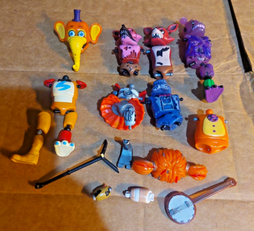 Five Nights at Freddys action figure lot 14 pieces & accessories Funko