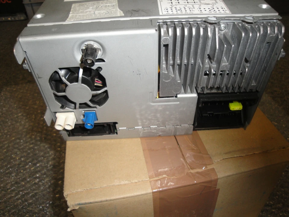 Skoda Columbus navigation system NAVI V17 West DAB+ 3T0035686N - Image 2 of 3