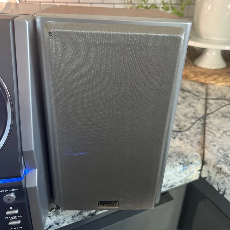 TEAC MODEL EX-M5 MICRO HI-FI SYSTEM MP3 CD-RW CD BOOKSHELF STEREO - Image 2 of 4