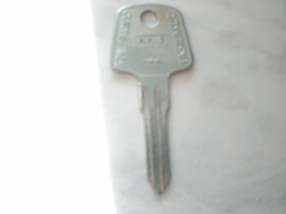 INTERRUPTOR DE ENCENDIDO ORIGINAL EN BLANCO LLAVE ENANA AA2 MG MGB 1978-1980 puede caber 1970-77 Foto 4 de 4