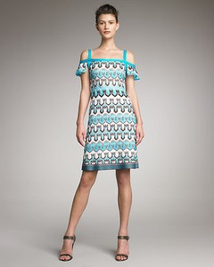 robe marron et bleu