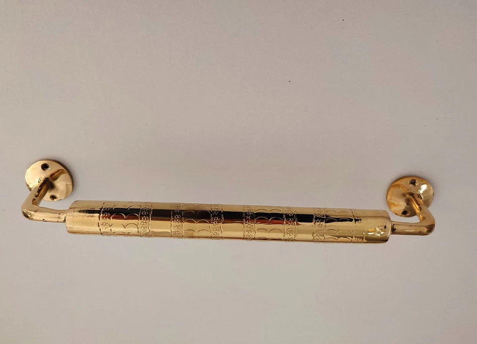 Toallero de latón grabado - Toallero de baño montado en acabado dorado pulido Foto 4 de 4