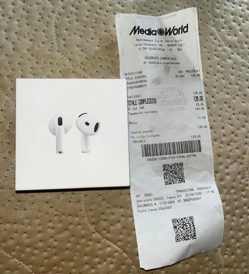Apple Auricolari AirPods 4 2024 + Custodia di Ricarica USB-C MXP63 - Immagine 2 di 2