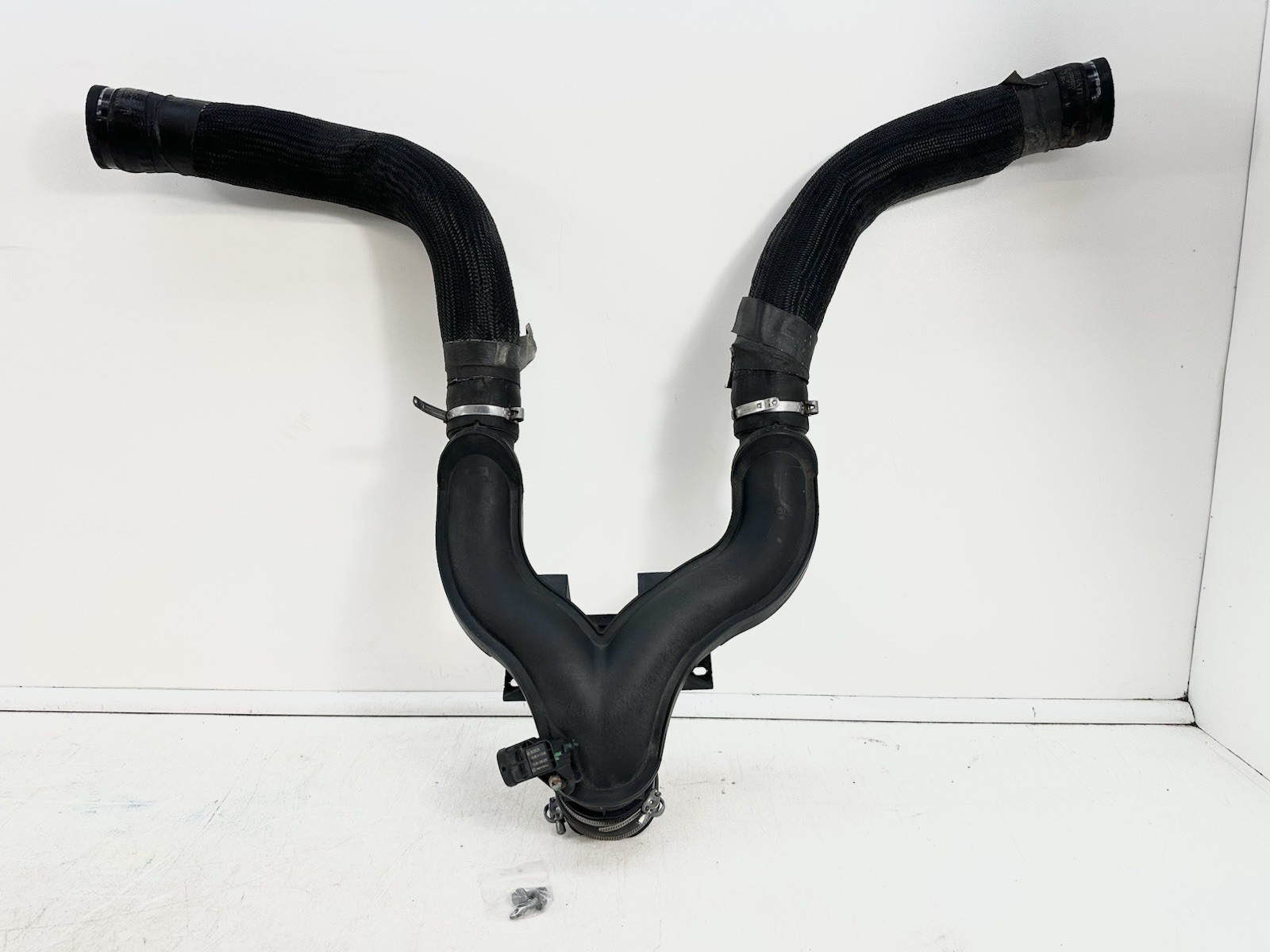 14-20 Maserati Ghibli Air Inlet Intake Duct Tube Hose Black 670003620 Oem