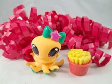 Littlest Pet Shop G7 Yellow and Green Octopus #231 Pink Lightning Bolt Eyes 