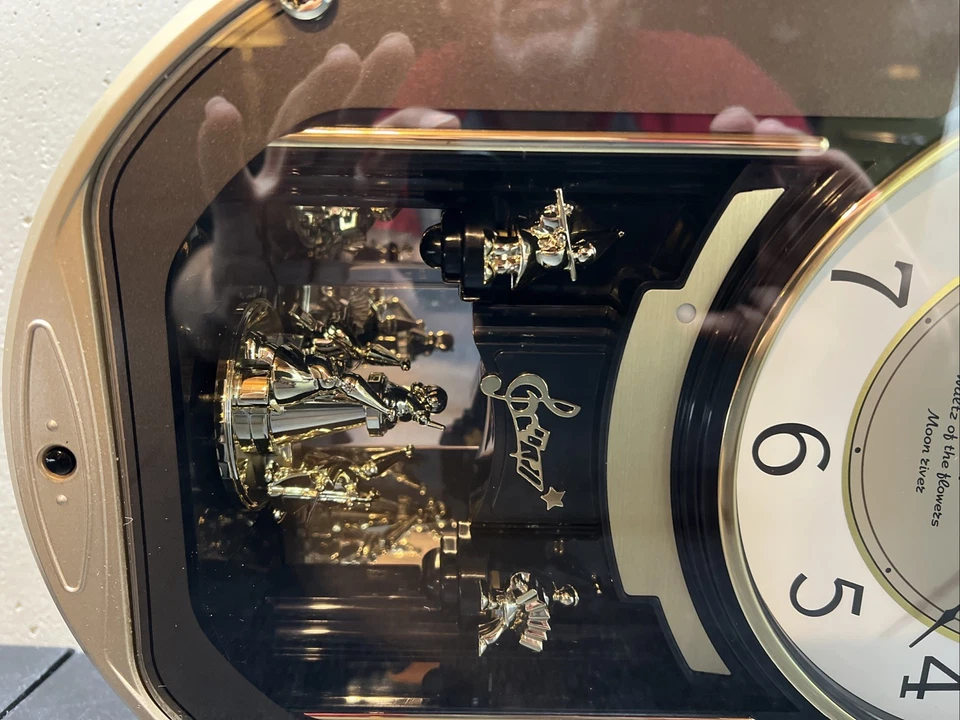 Seiko Melodies in Motion Wall Clock Vintage Model QXM329NR keeps excellent time - Image 2 of 4