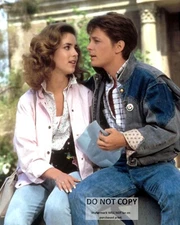 MICHAEL J. FOX AND CLAUDIA WELLS IN "BACK TO THE FUTURE" - 8X10 PHOTO (AA-808)