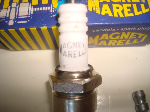 2x Candele Magneti Marelli CW6NP FIAT 500 D F R 126 NUOVE da vecchio magazzino - Foto 3 di 5