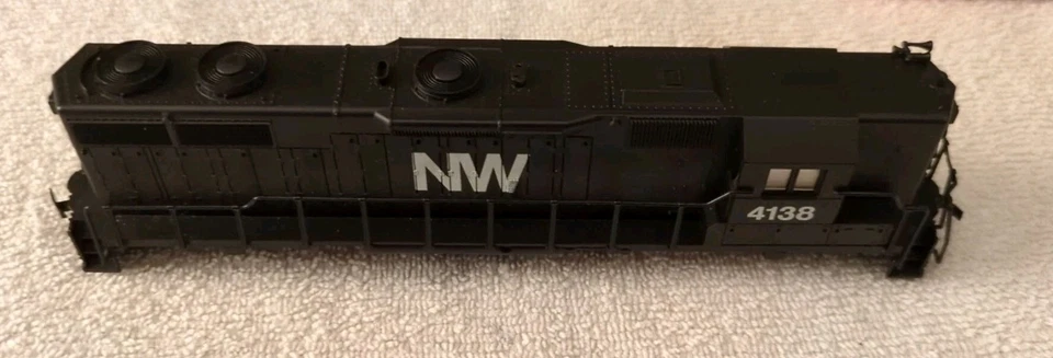 Life-Like HO Scale Norfolk & Western GP38-2 Shell Only NW - Image 2 of 4