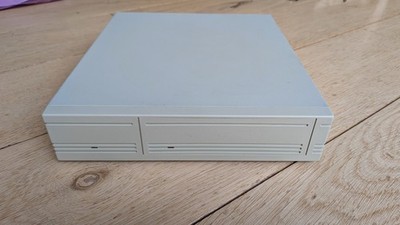 External SCSI harddisk with aprox. 515 MB, incl cable - tested and cleaned