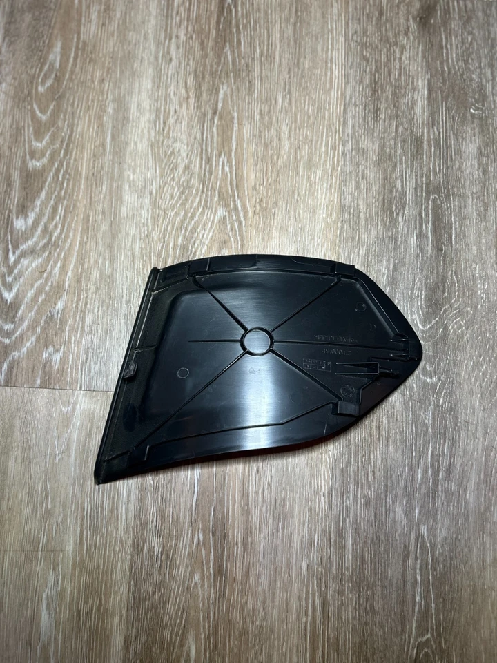 🚗 原始设备制造商右侧尾灯访问装饰盖 – 2015–2018 奥迪 Q3 Quattro | Inte — 第 2/3 张图片