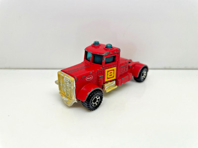 MATCHBOX CONVOY PETERBILT FIRE ARTIC LORRY CAB RED NO 8 1:80 1984 71